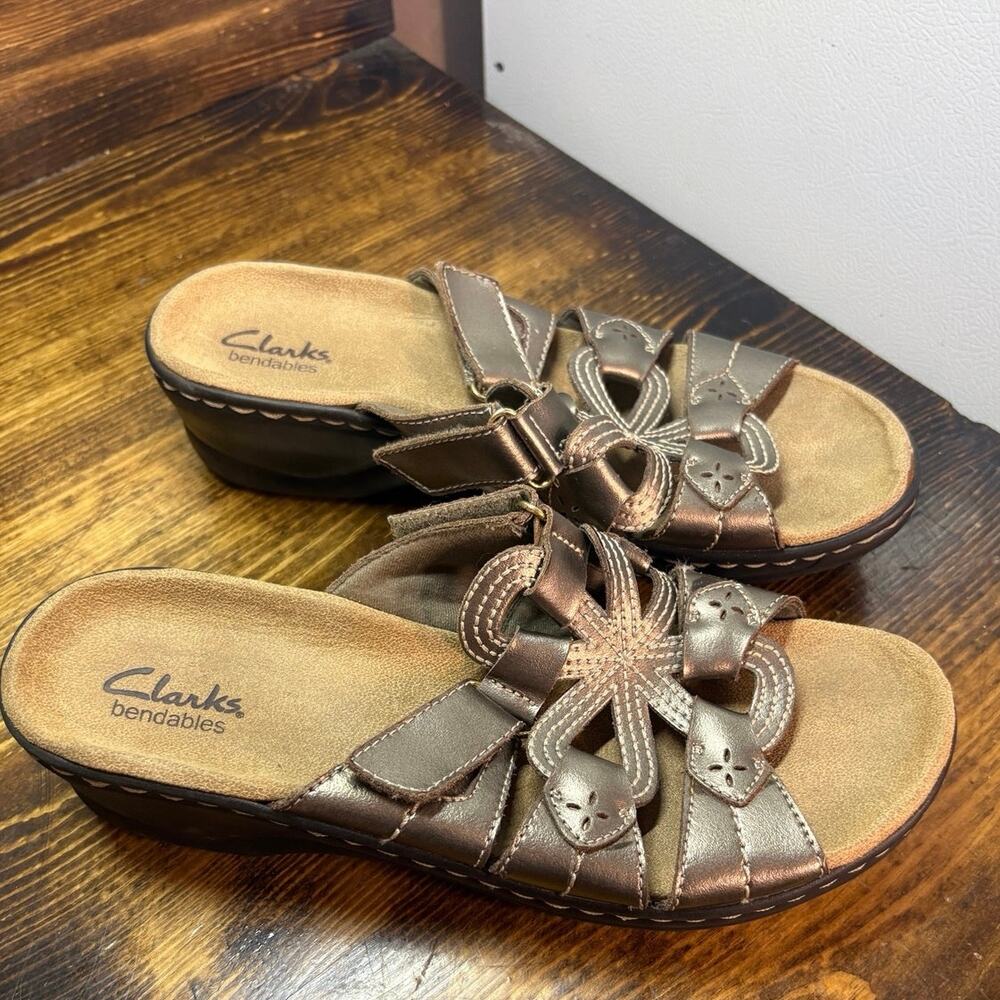 Clark’s Pewter Floral‎ Sandals Size 8